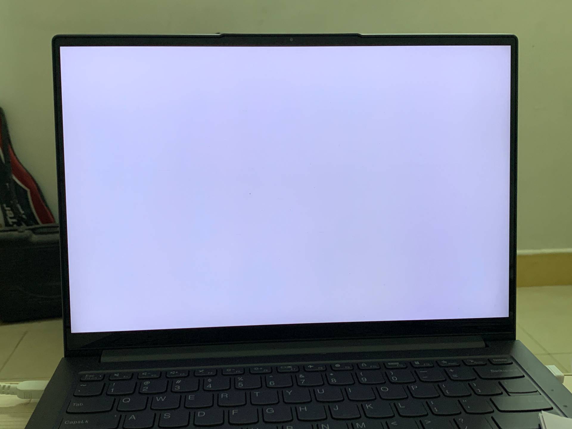 LCD hvid skærm dilemma? CNKs tre-trins fejlfindingsmetode giver effektiv opløsning!