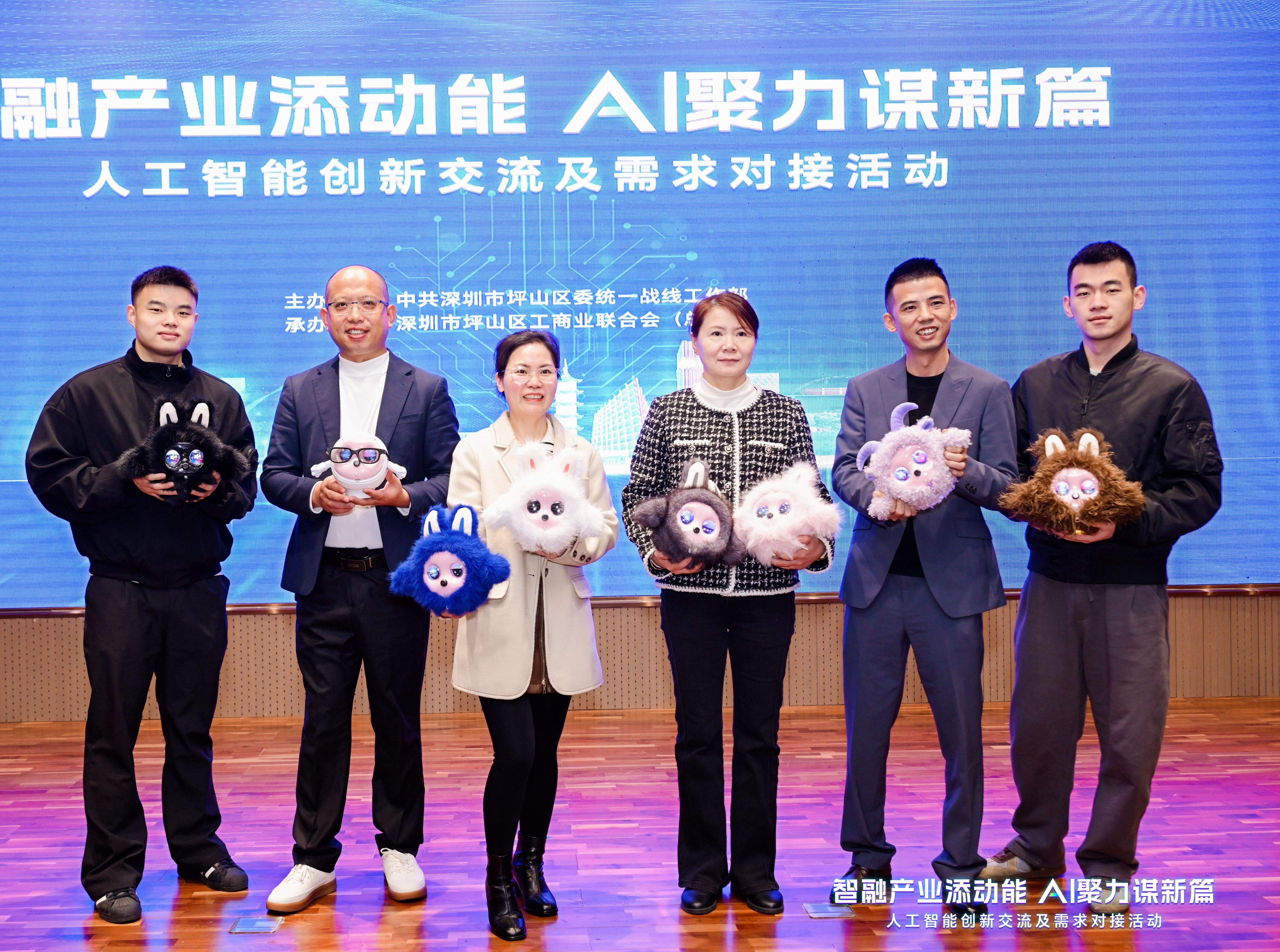 Intelligens integreres i industrien og tilføjer momentum | CNK Electronics' AI Pet Robot K-Baby skinner på Pingshan Innovation Exchange og fanger publikum!